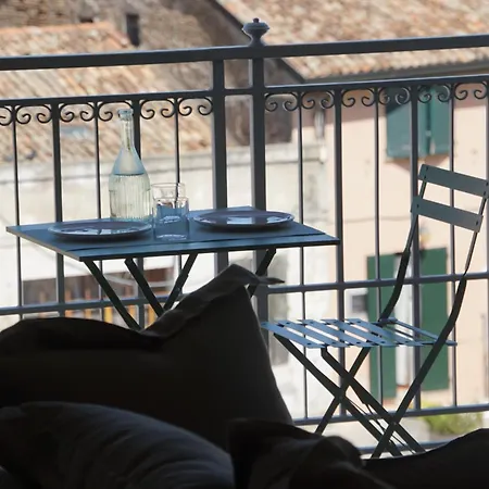 Lullaby - Attico Sul Porto Canale Di شقة